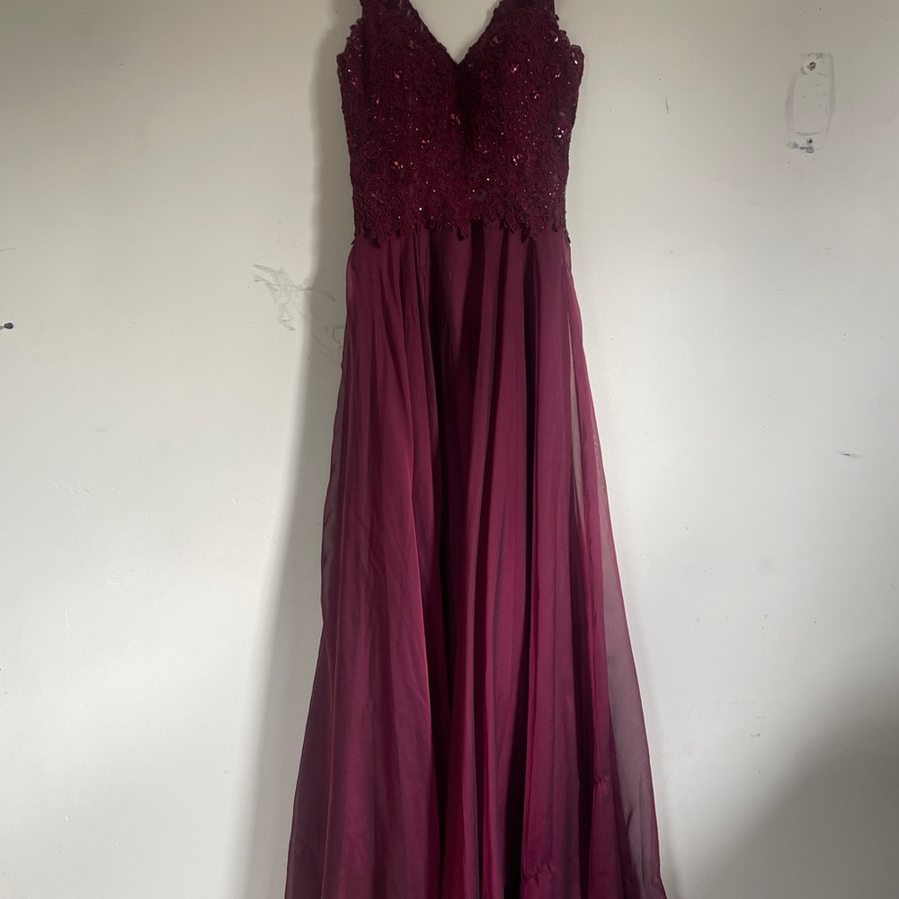 Elegant Burgundy Lace & Chiffon Evening Dress